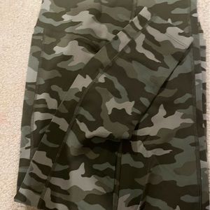 Camo Colored Pink/VS athletic leggings with pockets